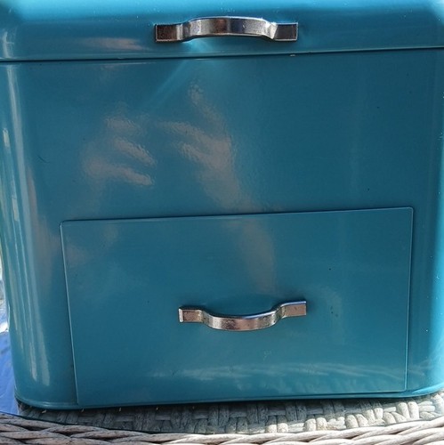 Blue metal rectangular - blue, bread