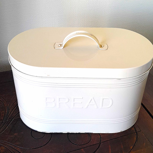 White metal rectangular bread - white,